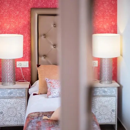 Alhambra Boutique By Pmc Apartahotel 3*